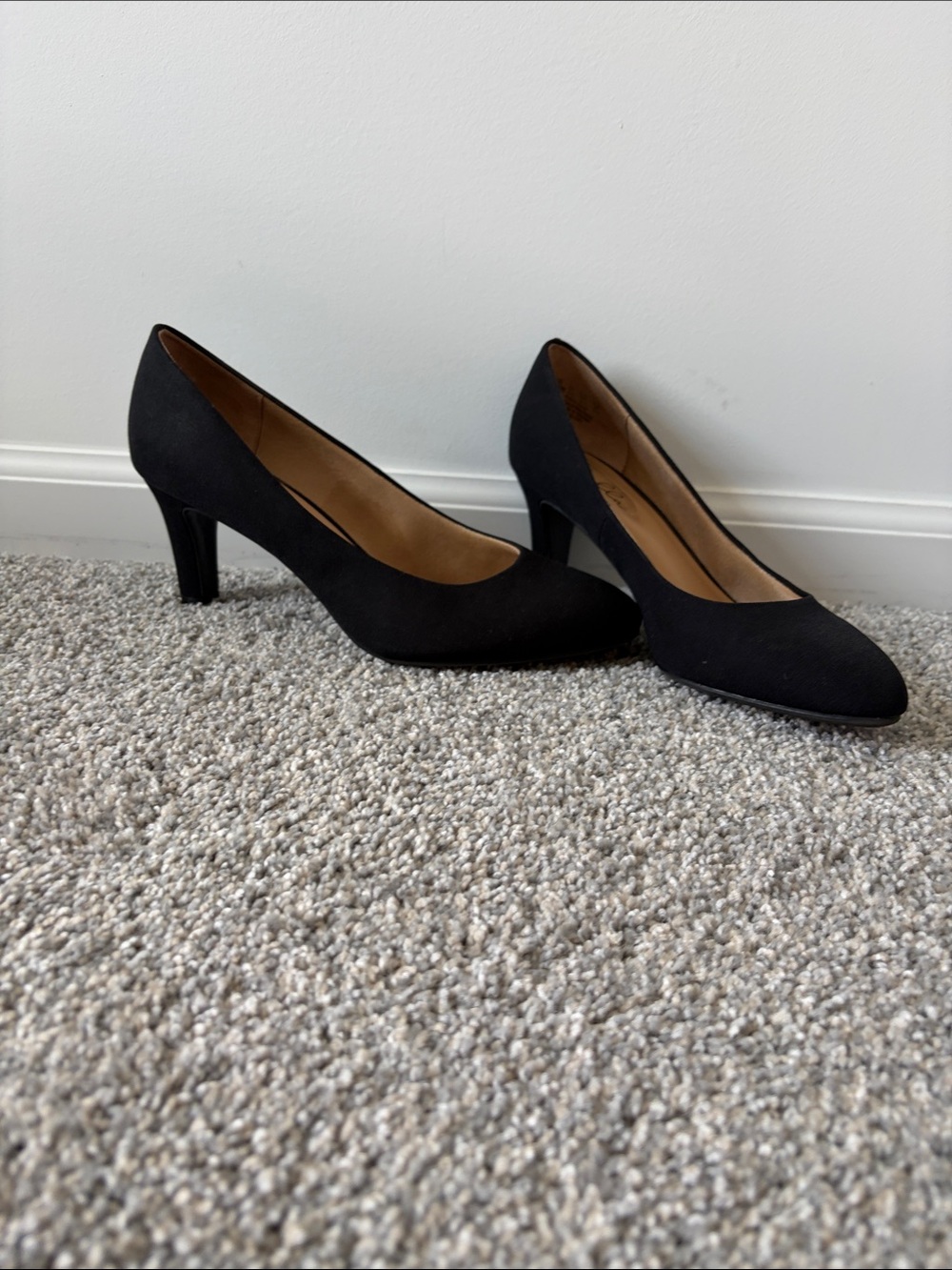 Black Mid-Heel Classic Pumps